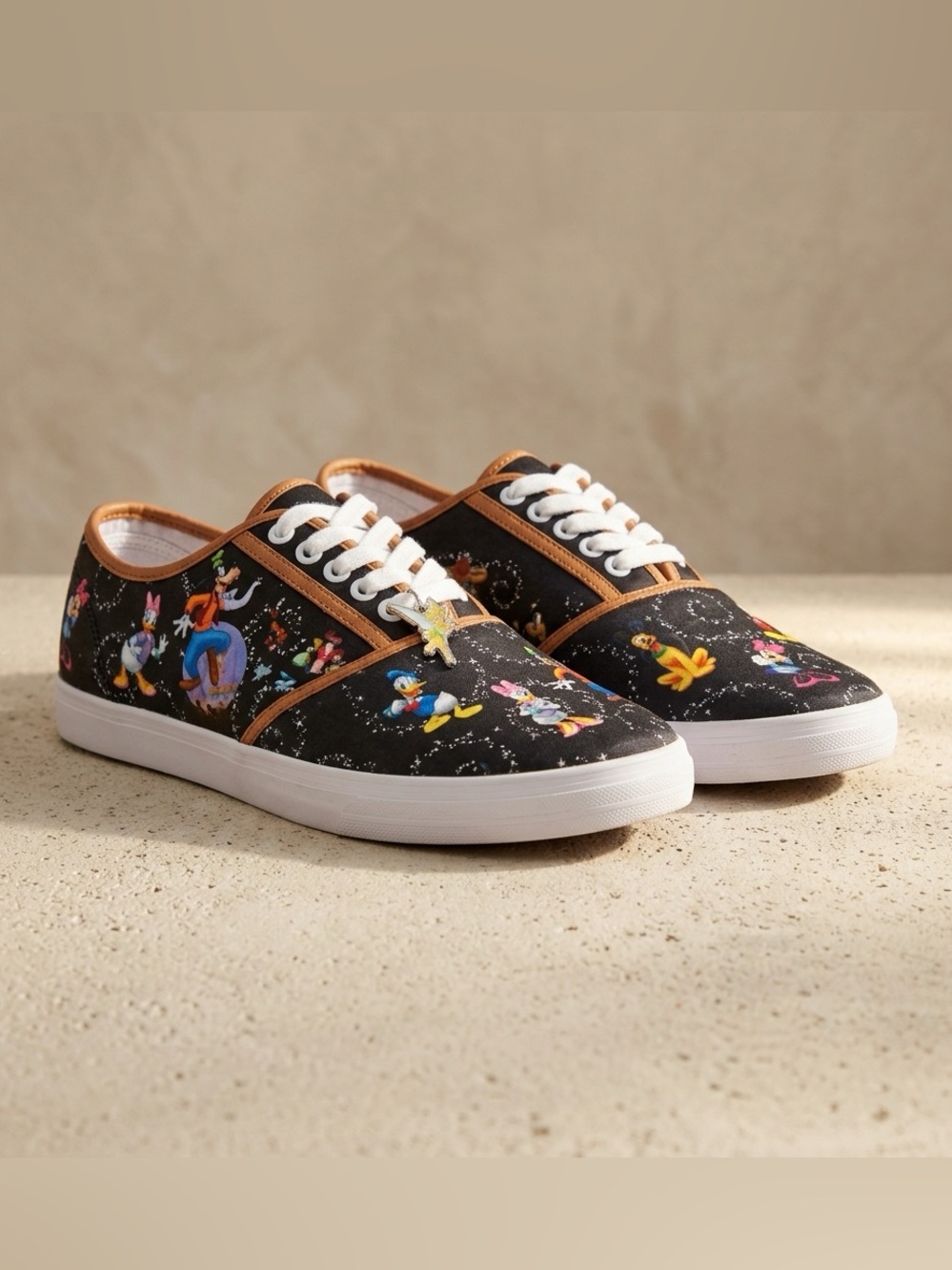 The Bradford Exchange Disney ~ sneakers Size 8 ~ Rare